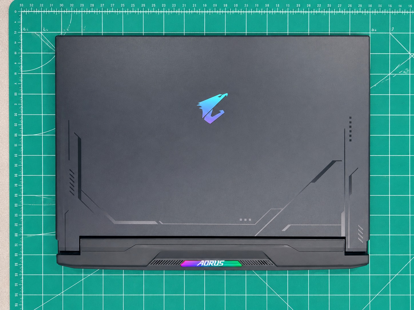 Gigabyte AORUS перед разборкой и обслуживанием охлаждения