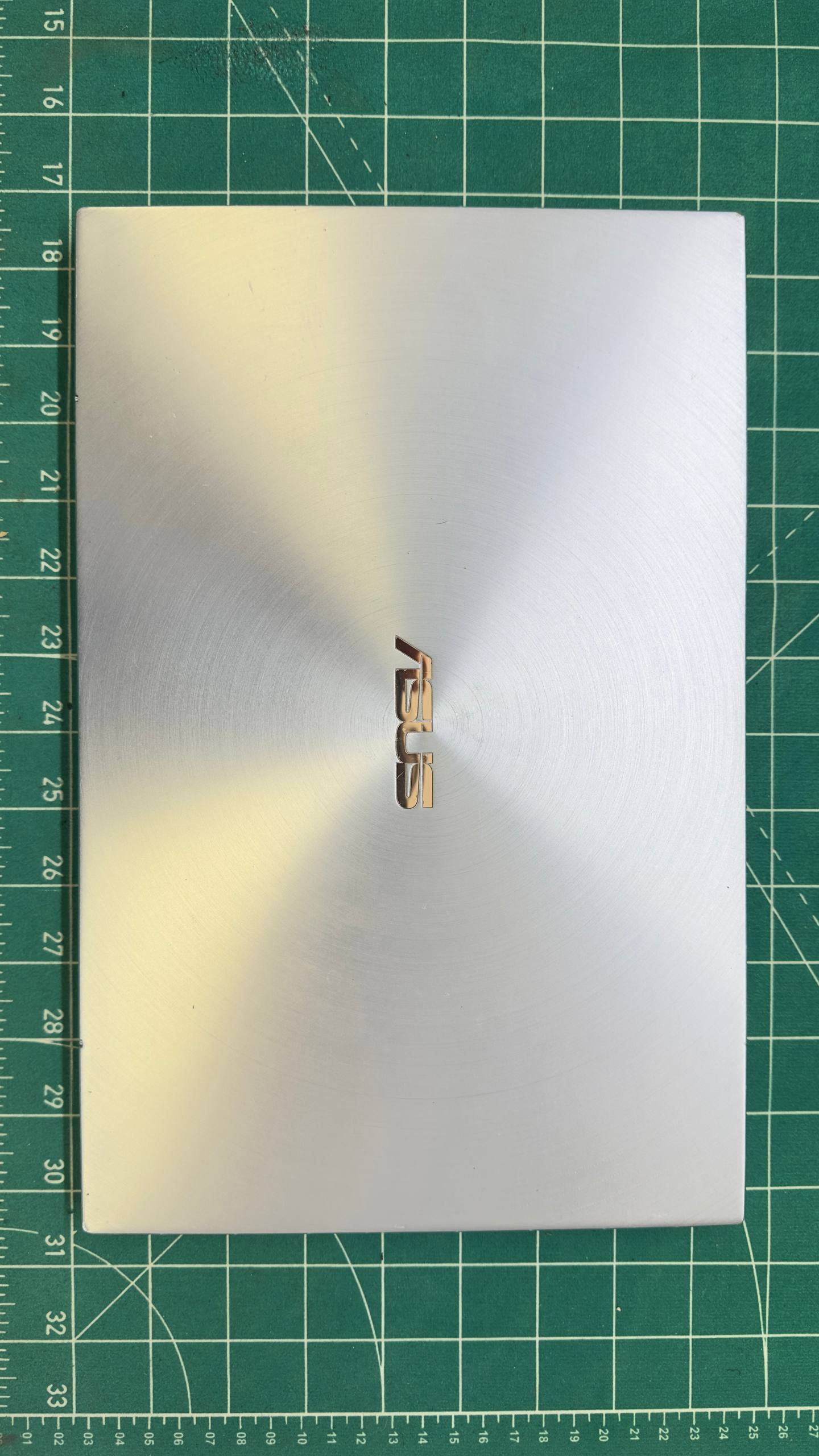 ASUS ZenBook 14 pre zamene naduvene baterije